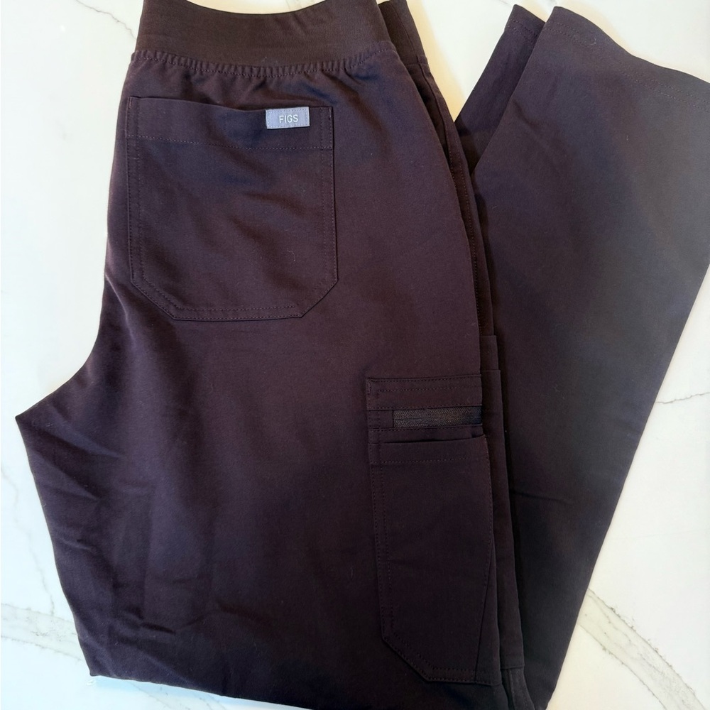 Figs Chocolate Brown Yola 2.0